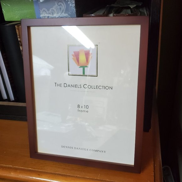 Dennis Daniels 8"x 10" Walnut (W41) Classic Wood Picture Frame #W4108WN (New) - Picture 3 of 4